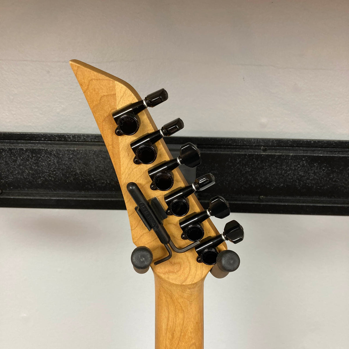 The image shows the back of a 1992 Carvin Ultra V USA electric guitar headstock, featuring six black tuners and a locking nut on a light wood neck. This model includes a Kahler Steeler Trem and MJ-wound Seymour Duncan DCJ pickups.