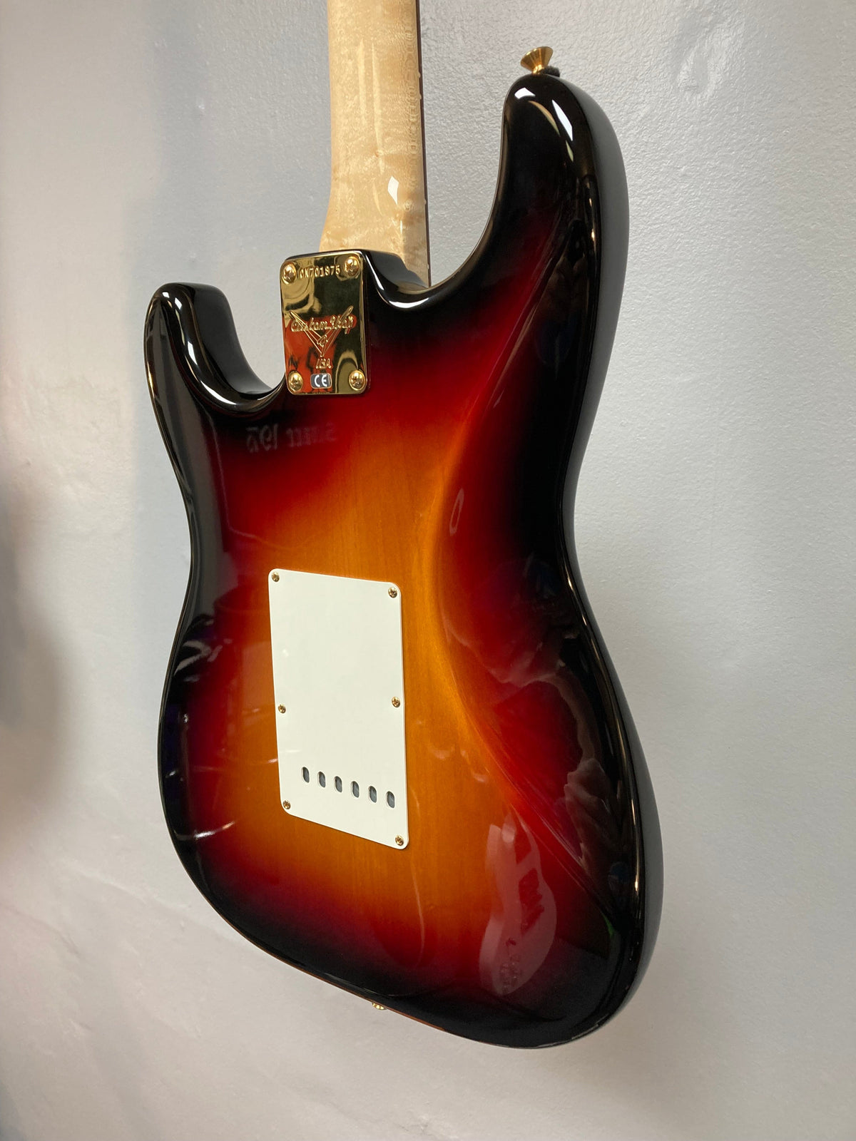 Close-up of a 1998 Fender Custom Shop 1960s FMJ Stratocaster, highlighting meticulous craftsmanship and vintage-inspired design. Includes original case and certificate of authenticity.