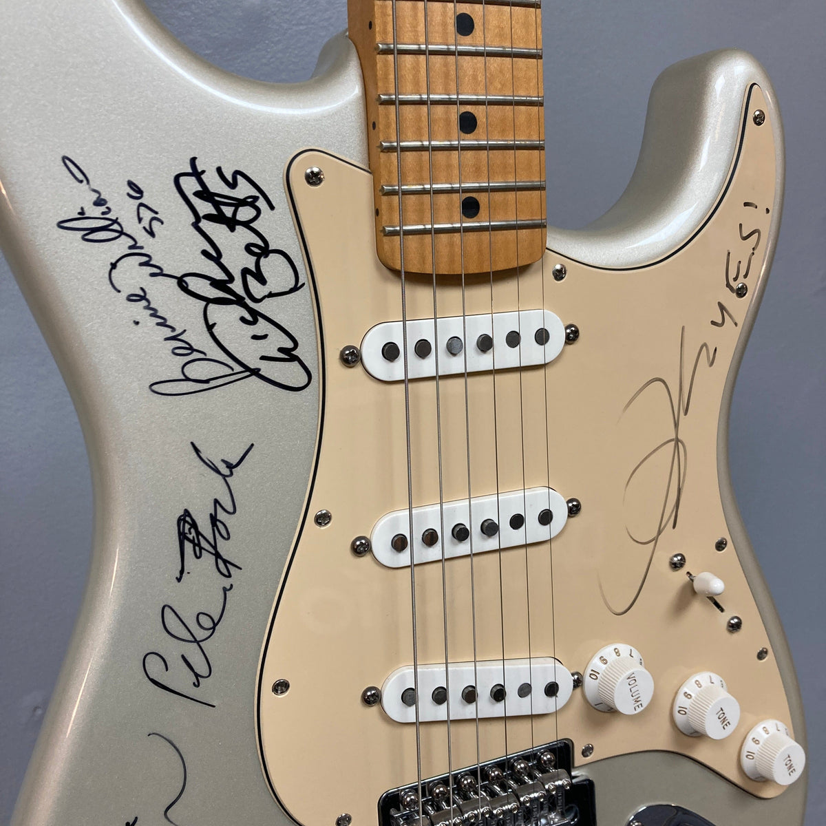 2006 Fender Stratocaster MIM Inca Silver – Signed by Rock Legends