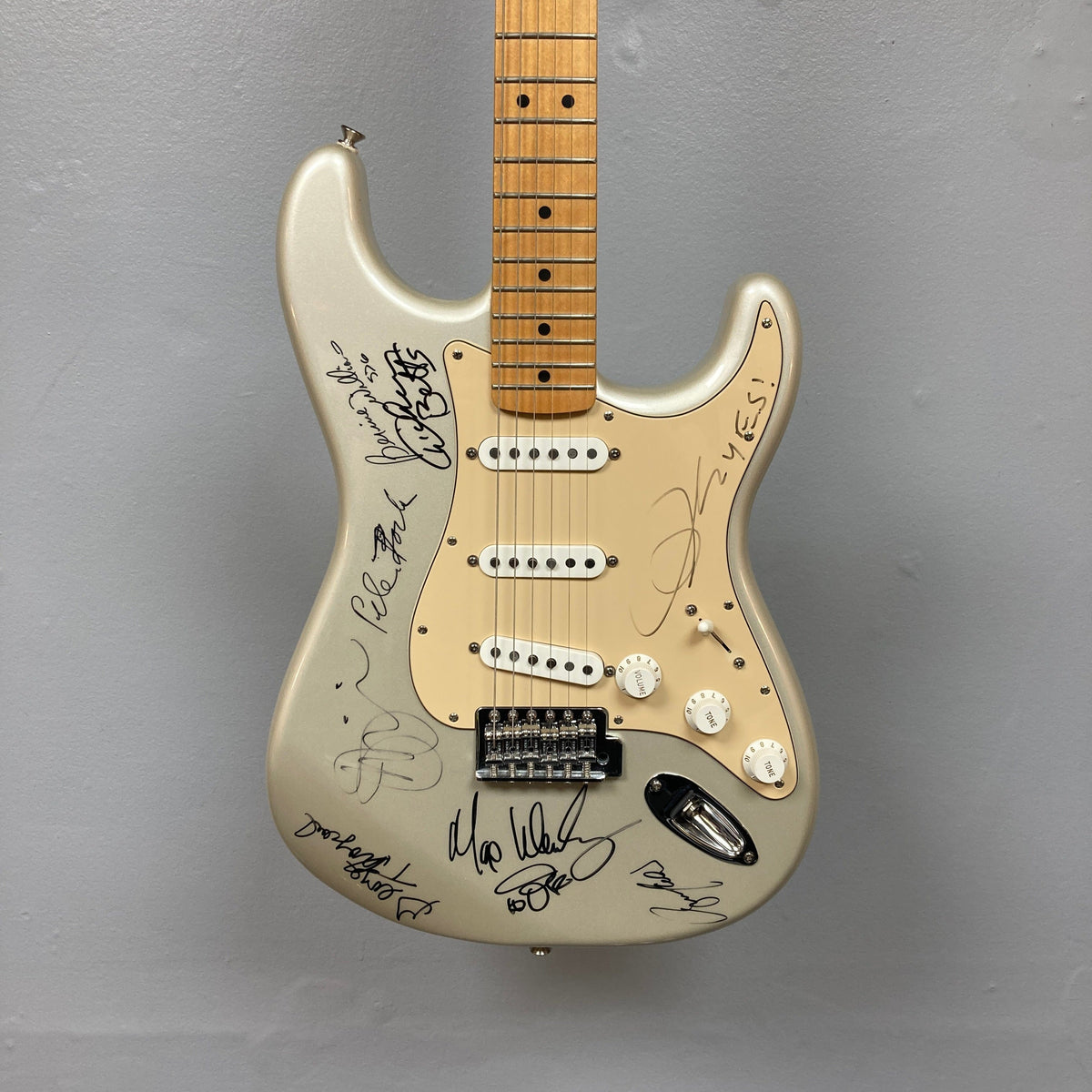 2006 Fender Stratocaster MIM Inca Silver – Signed by Rock Legends