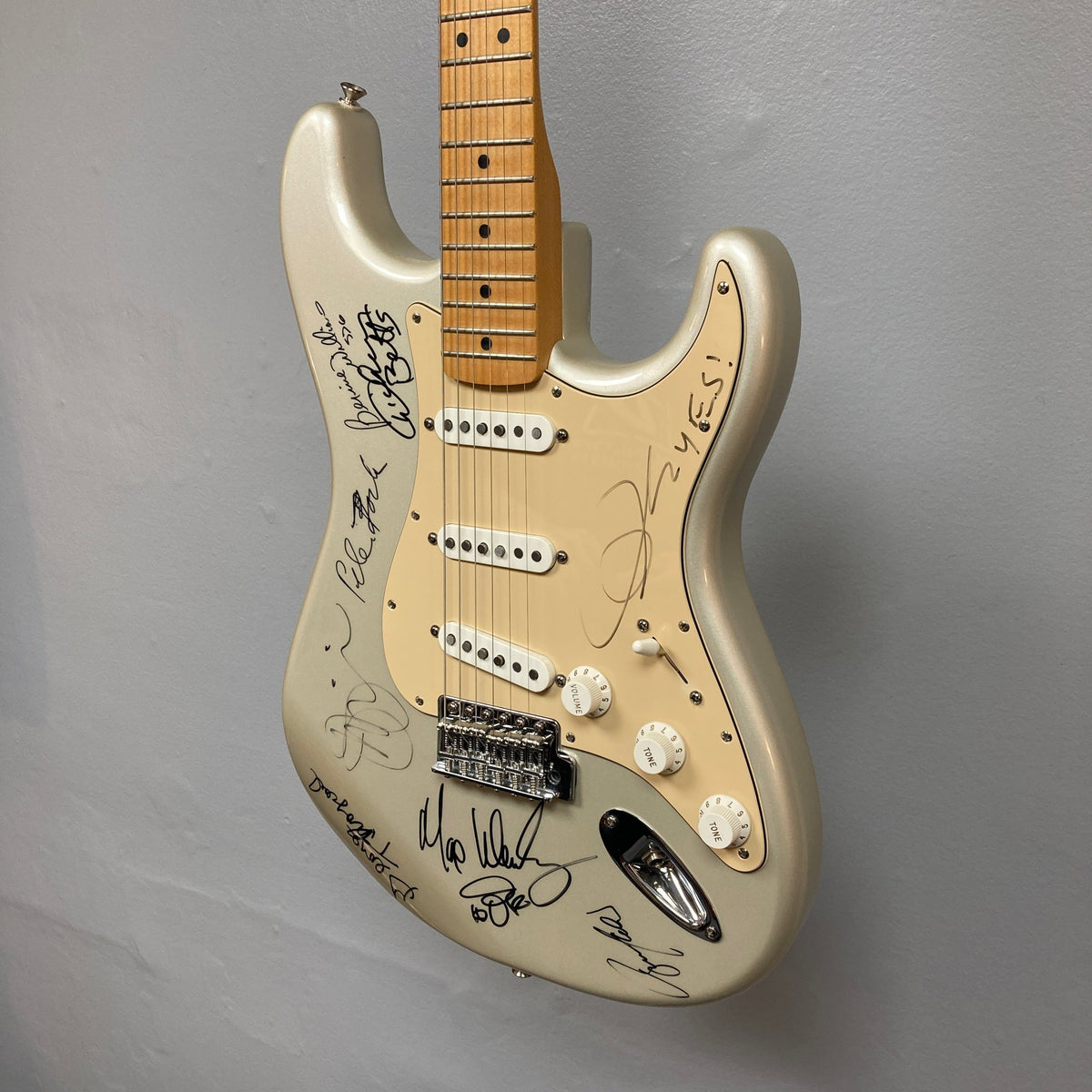 2006 Fender Stratocaster MIM Inca Silver – Signed by Rock Legends