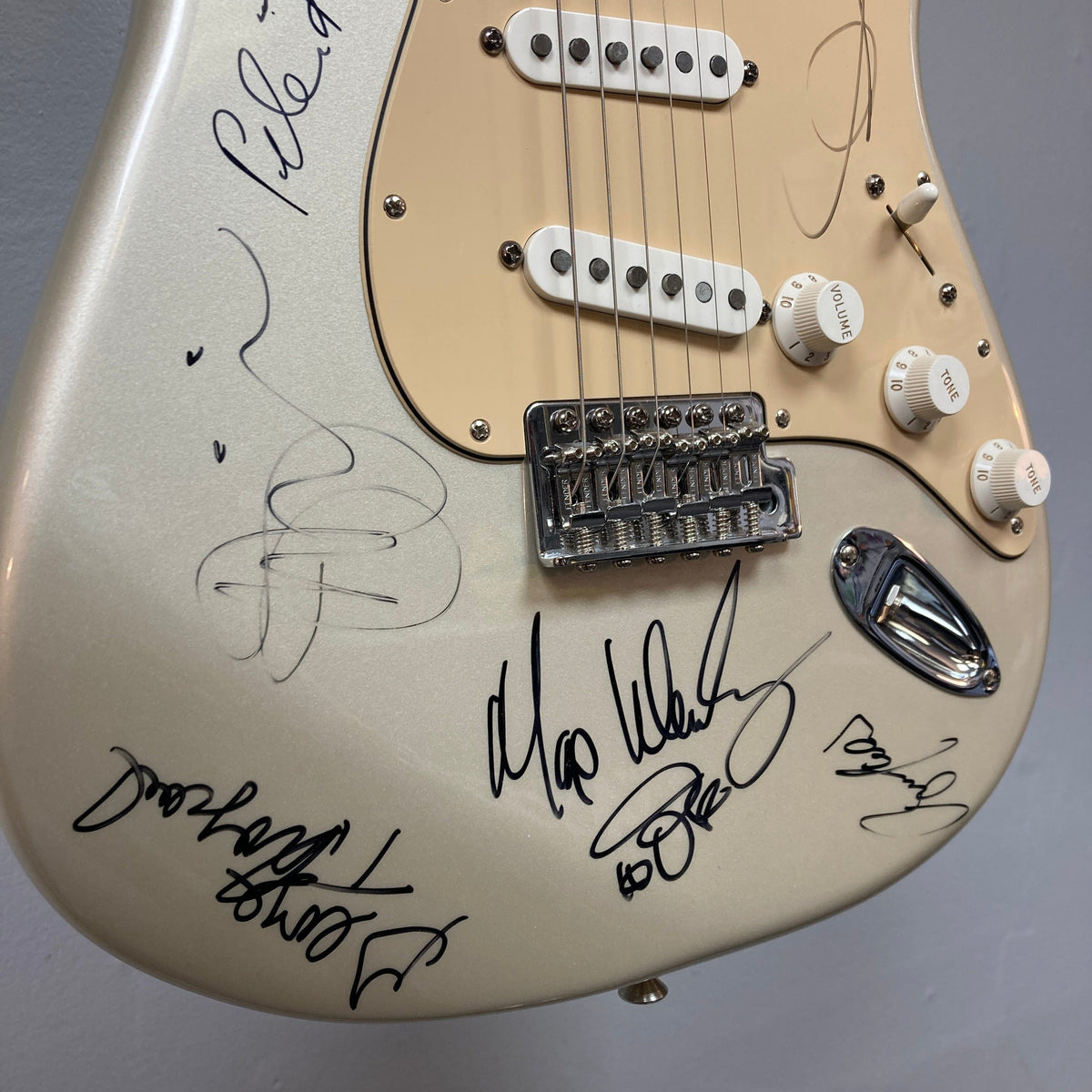 2006 Fender Stratocaster MIM Inca Silver – Signed by Rock Legends