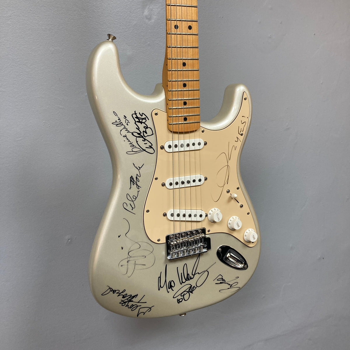 2006 Fender Stratocaster MIM Inca Silver – Signed by Rock Legends