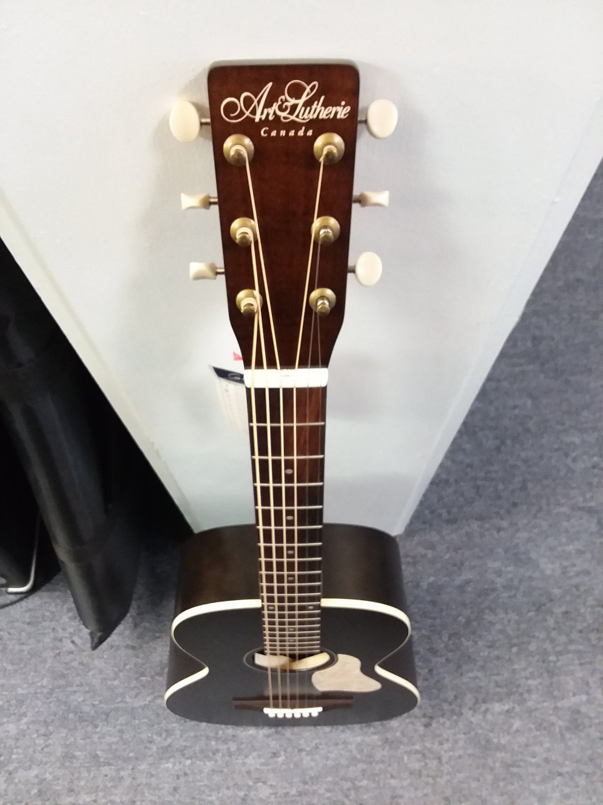 Art & Lutherie Roadhouse Faded Black A/E Parlor