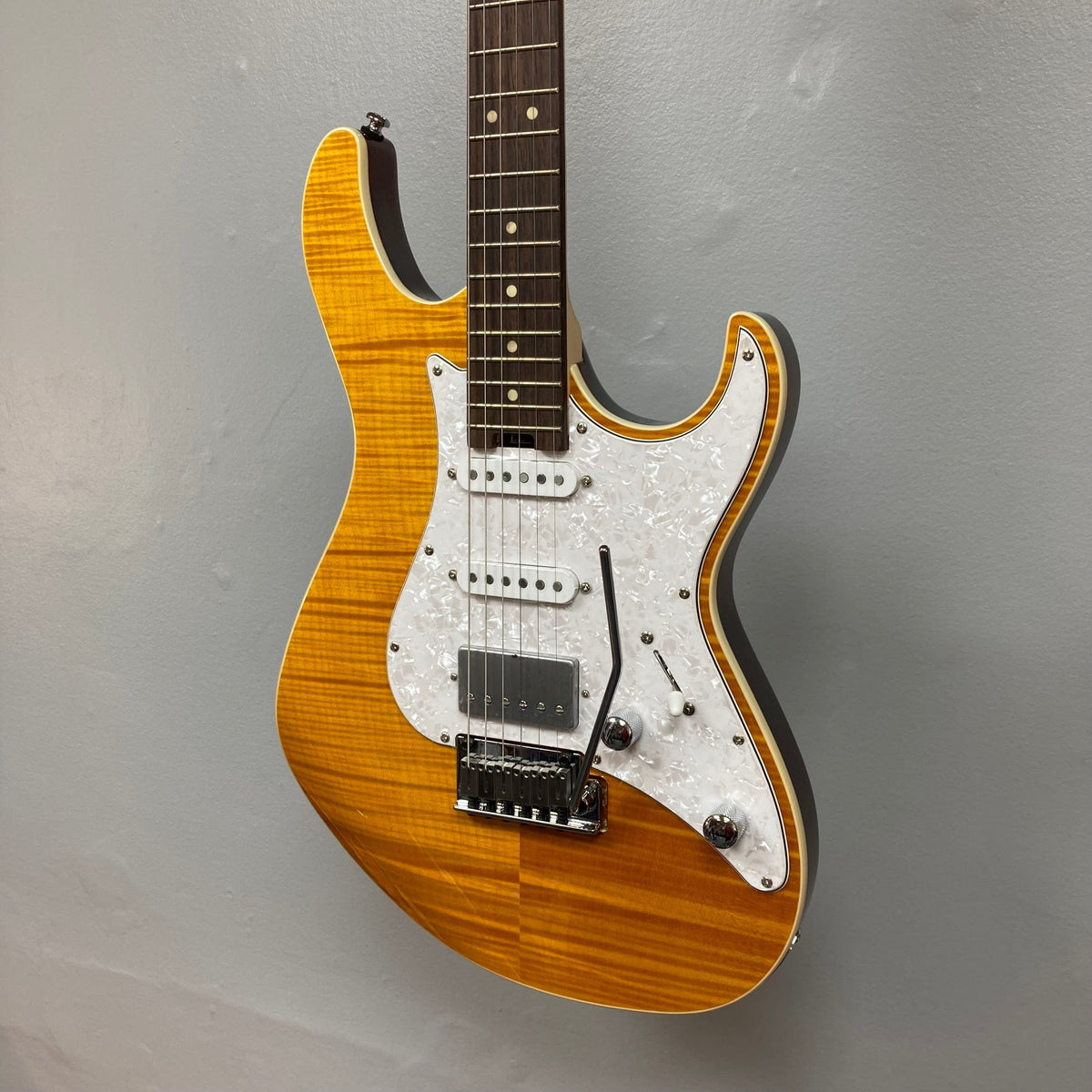 Cort G280 Select Amber electric guitar with Rosewood fingerboard, Pearloid pickguard, and Voiced Tone VTH-77 humbucker, designed for versatile sound and playability.