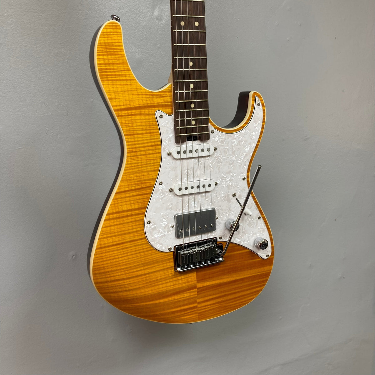 Cort G280 Select Amber electric guitar with Pearloid pickguard, Rosewood fingerboard, and Voiced Tone VTH-77 humbucker pickup, showcasing high-quality build and versatile sound.