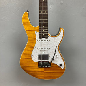 Close-up of the Cort G280 Select Amber electric guitar, highlighting its Pearloid pickguard, Rosewood fingerboard, and Voiced Tone VTH-77 hot humbucker with metal cover.