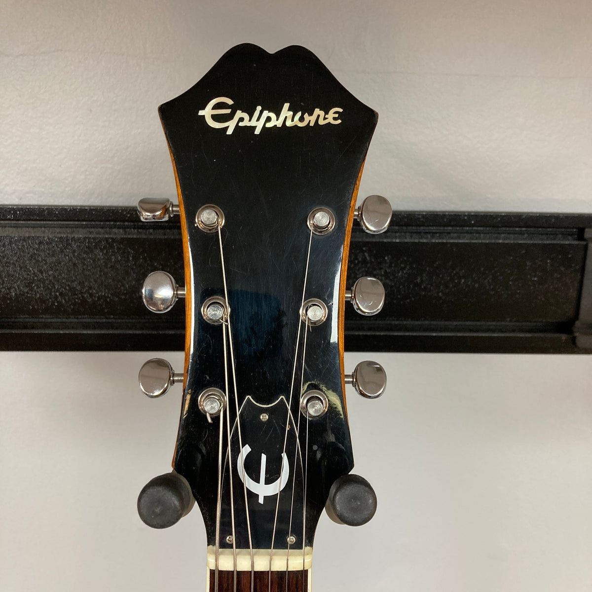 Epiphone Casino Reissue 1995 guitar headstock with tuning pegs, highlighting its classic craftsmanship and vintage appeal.