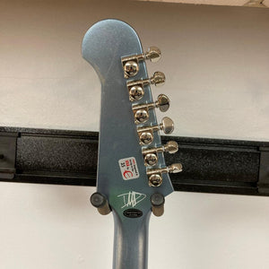 Epiphone Dave Grohl DG-335 guitar neck with silver knobs, showcasing detailed craftsmanship and iconic design elements.