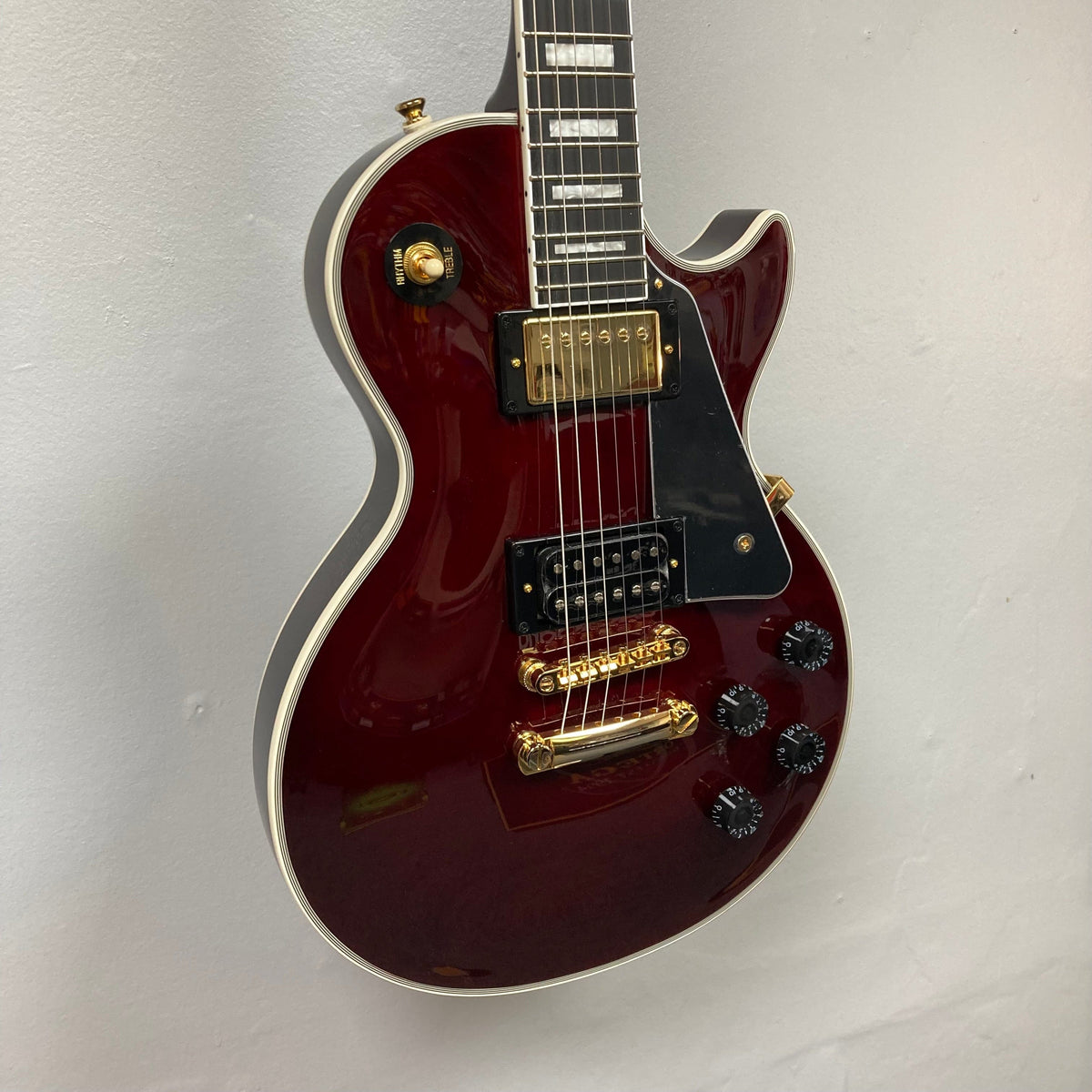 Epiphone Jerry Cantrell Wino Les Paul Custom Wine Red electric guitar with gold hardware and case, featuring Alnico Classic PRO humbuckers and mahogany body.