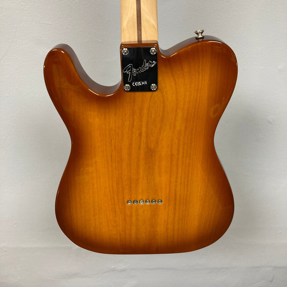 Fender American Performer Telecaster Honeyburst with GigBag, close-up of body, neck, and logo, showcasing its premium craftsmanship and setup quality.