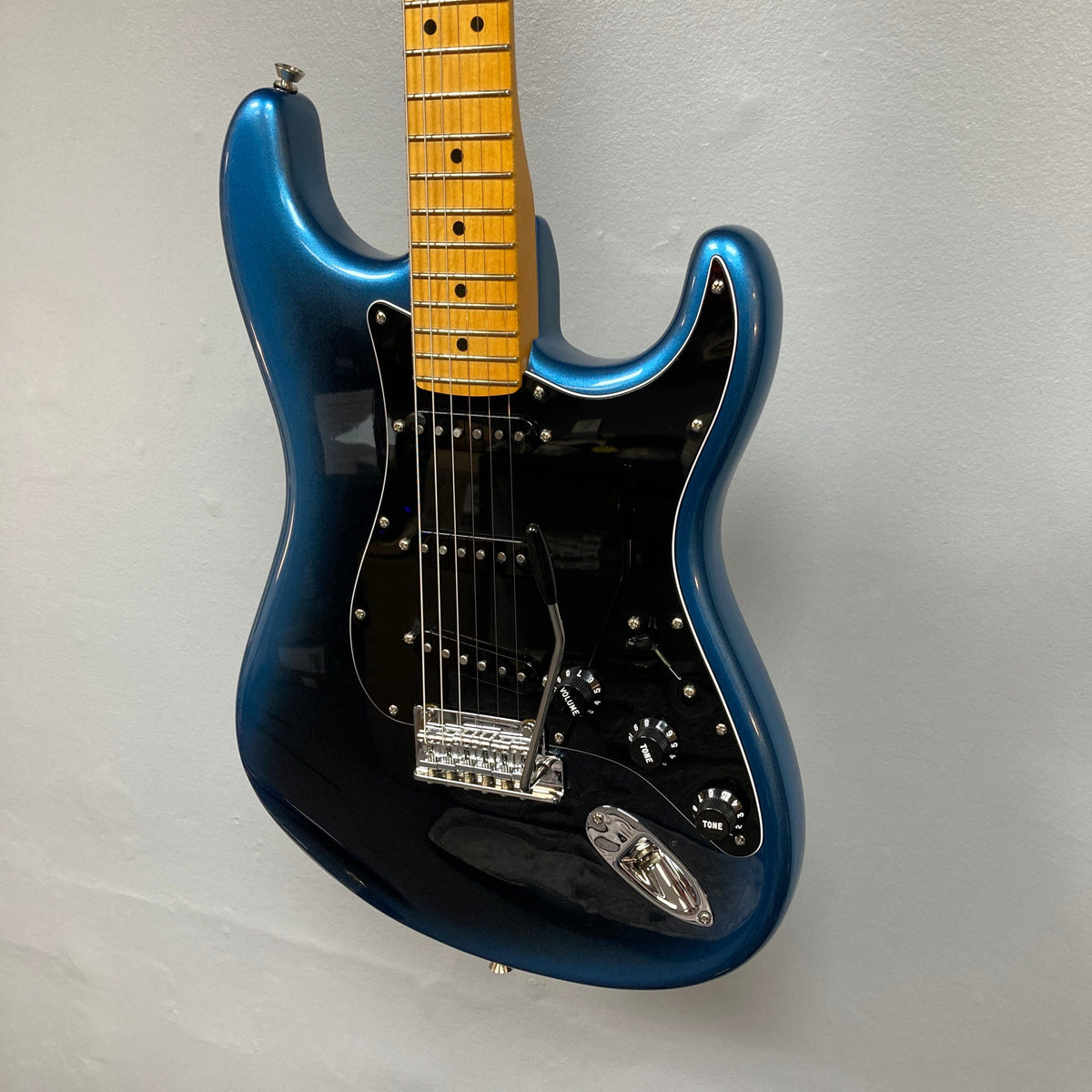 Fender American Professional II Stratocaster Dark Night w/Case Consign