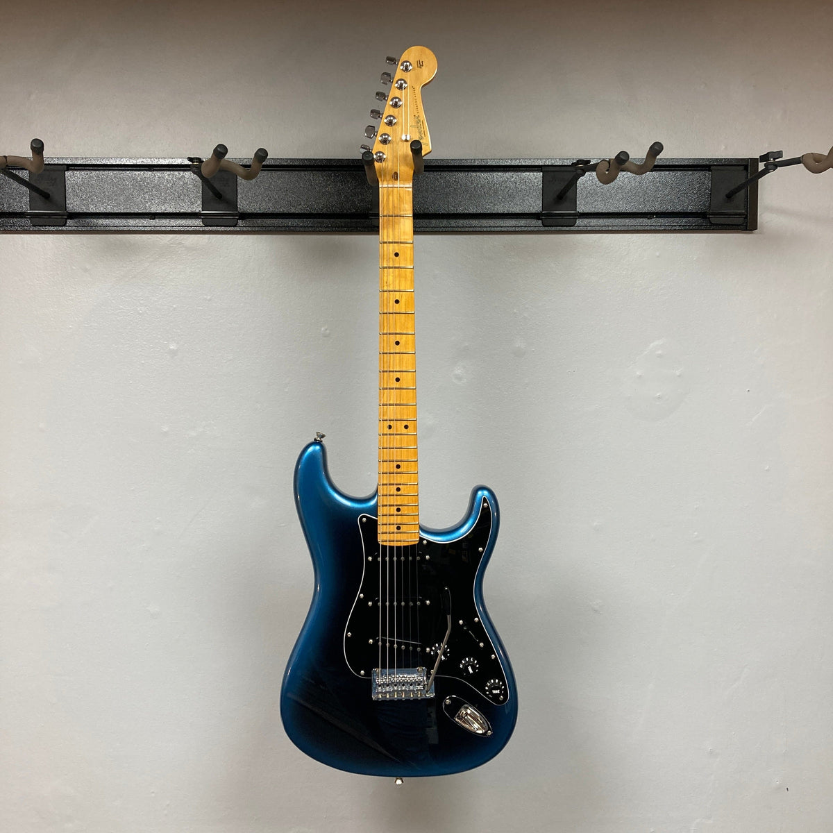 Fender American Professional II Stratocaster Dark Night w/Case Consign