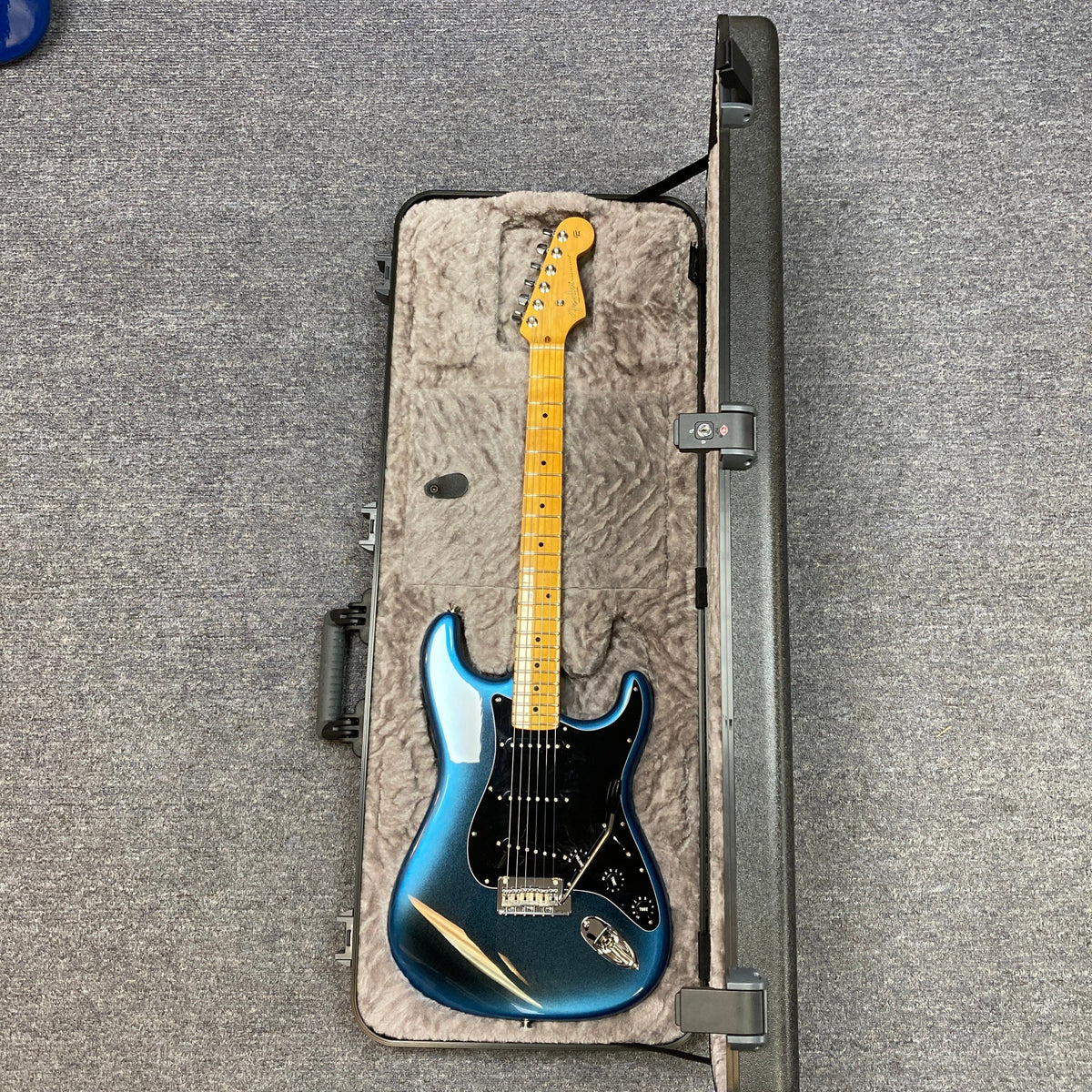 Fender American Professional II Stratocaster Dark Night w/Case Consign
