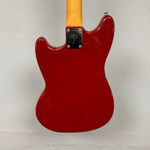 Fender Duo-Sonic II Dakota Red 1966 vintage electric guitar with wooden handle and minor body blemishes.
