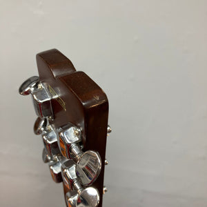 Fender F-35 1972-1981 Natural MIJ, close-up of the guitar's body and detailed craftsmanship, showcasing its timeless design and unique wood blend.