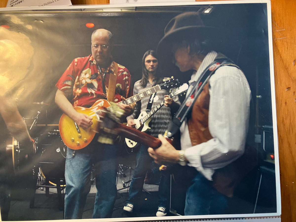 Fender MIJ Aerodyne Stratocaster Signed by 9 Rock Legends – Rock & Roll Fantasy Camp 2007