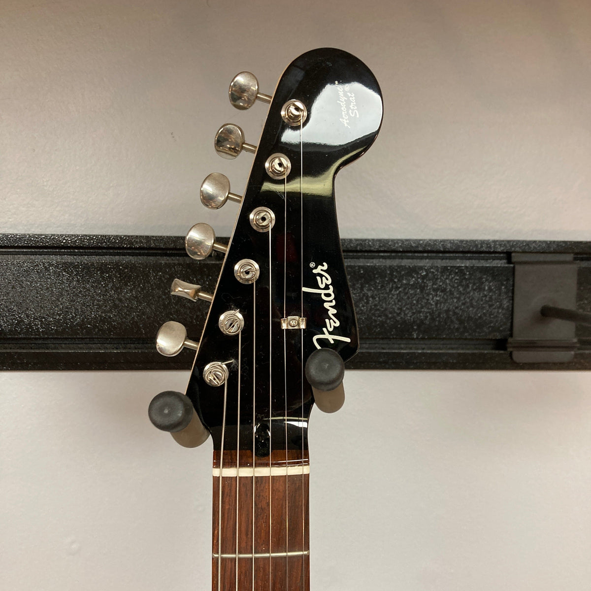 Fender MIJ Aerodyne Stratocaster Signed by 9 Rock Legends – Rock & Roll Fantasy Camp 2007