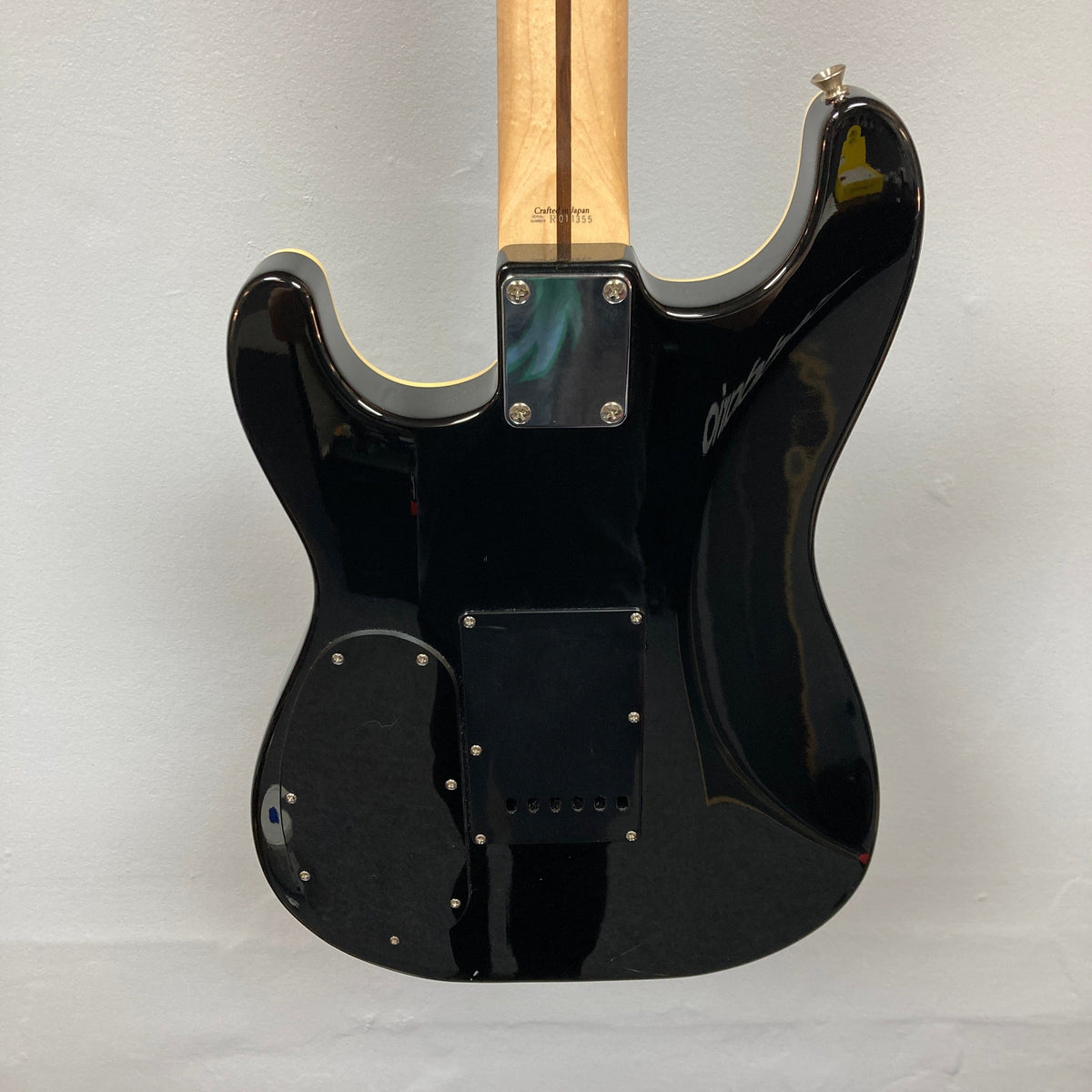 Fender MIJ Aerodyne Stratocaster Signed by 9 Rock Legends – Rock & Roll Fantasy Camp 2007