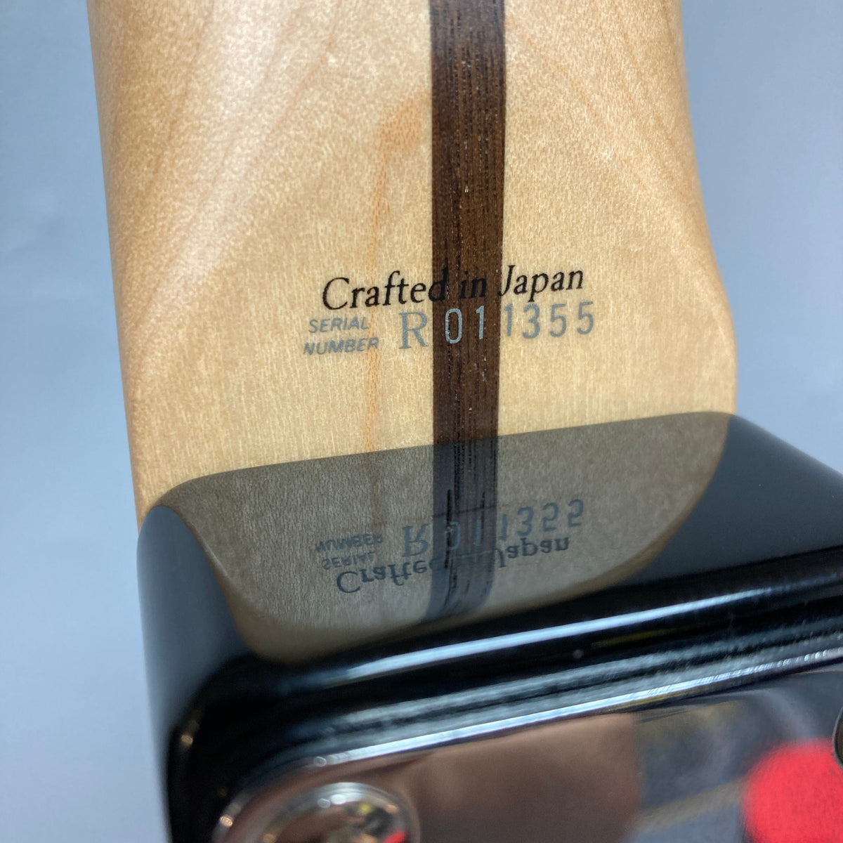 Fender MIJ Aerodyne Stratocaster Signed by 9 Rock Legends – Rock & Roll Fantasy Camp 2007