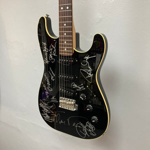 Fender MIJ Aerodyne Stratocaster Signed by 9 Rock Legends – Rock & Roll Fantasy Camp 2007