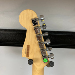 Fender Player Jazzmaster 3-Tone Sunburst Refurb w/Gigbag: Close-up of the guitar's body, showcasing its detailed craftsmanship and logo.