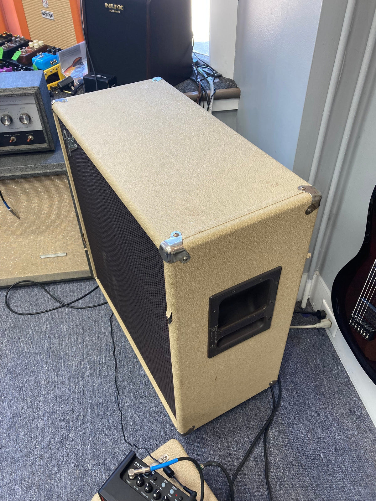 Fender Tone-Master 412 Enclosure 4x12 Guitar Speaker Cabinet 1994 - 2002 with black and brown cloth front, showcasing vintage design and superior sound quality.