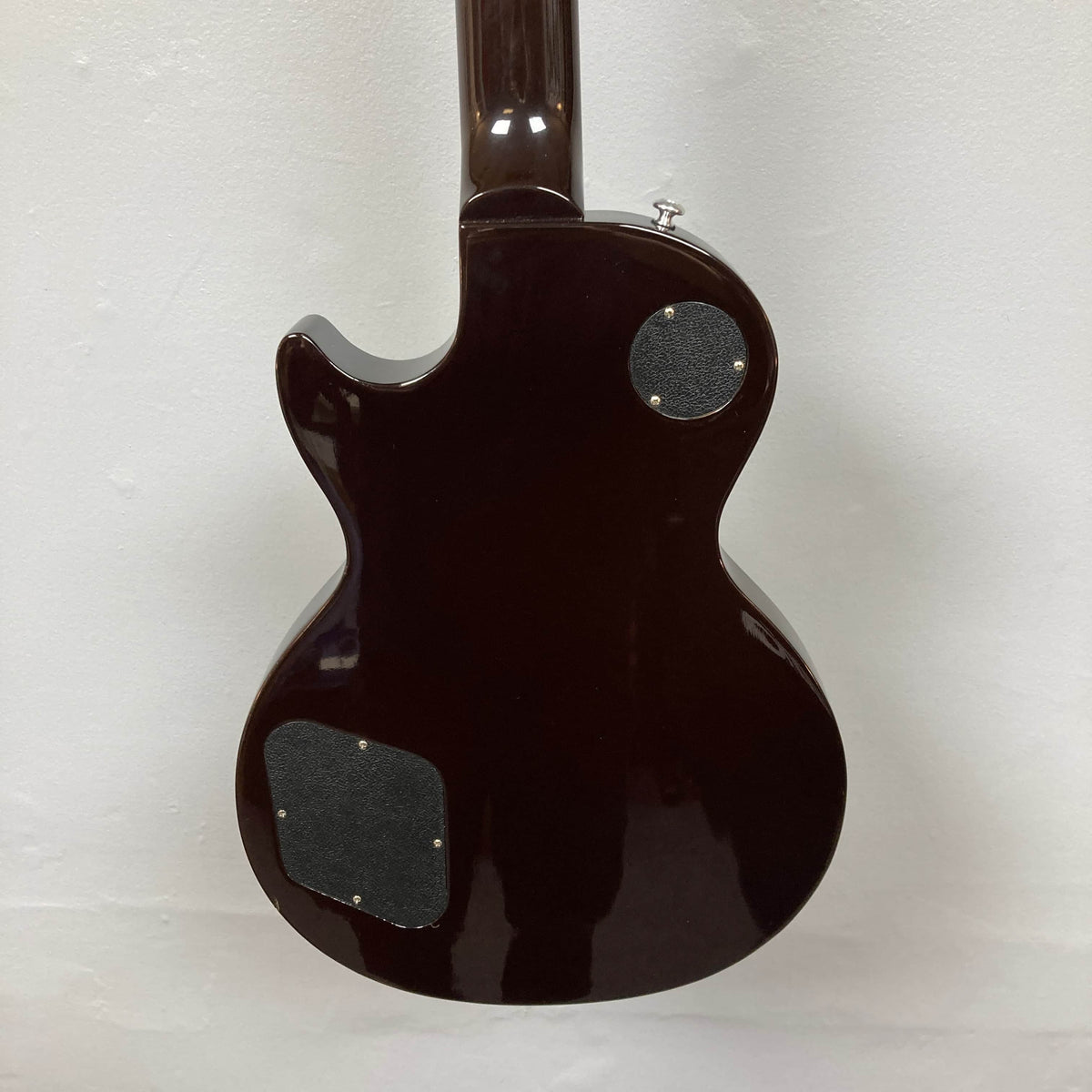 Rear view of the Gibson Les Paul Studio 2015 Desert Burst by Gibson, featuring two body access panels and upgraded locking tuners, displayed against a plain white background.