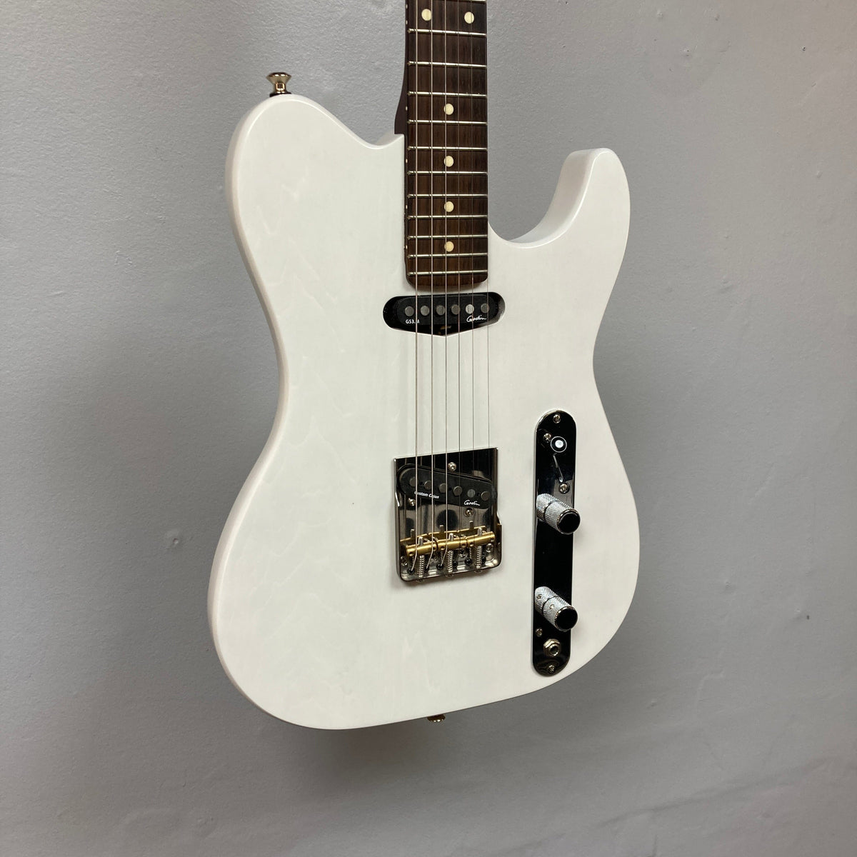 Godin Stadium HT Trans White RN w/gigbag Cosign USED