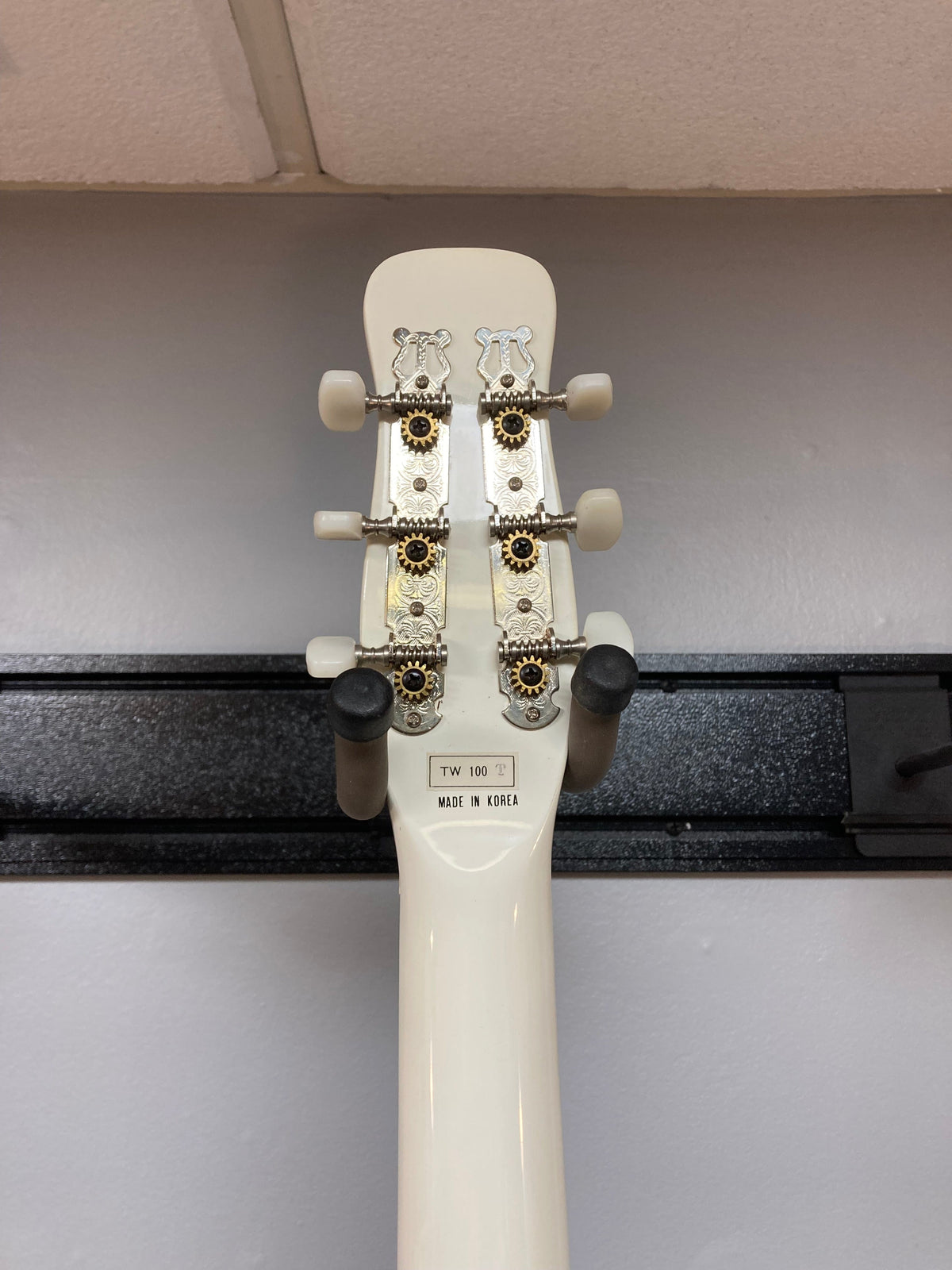 Gretsch Traveling Wilburys TW-100T Electric Guitar with black and gold knobs, showcasing the iconic design and historical significance.