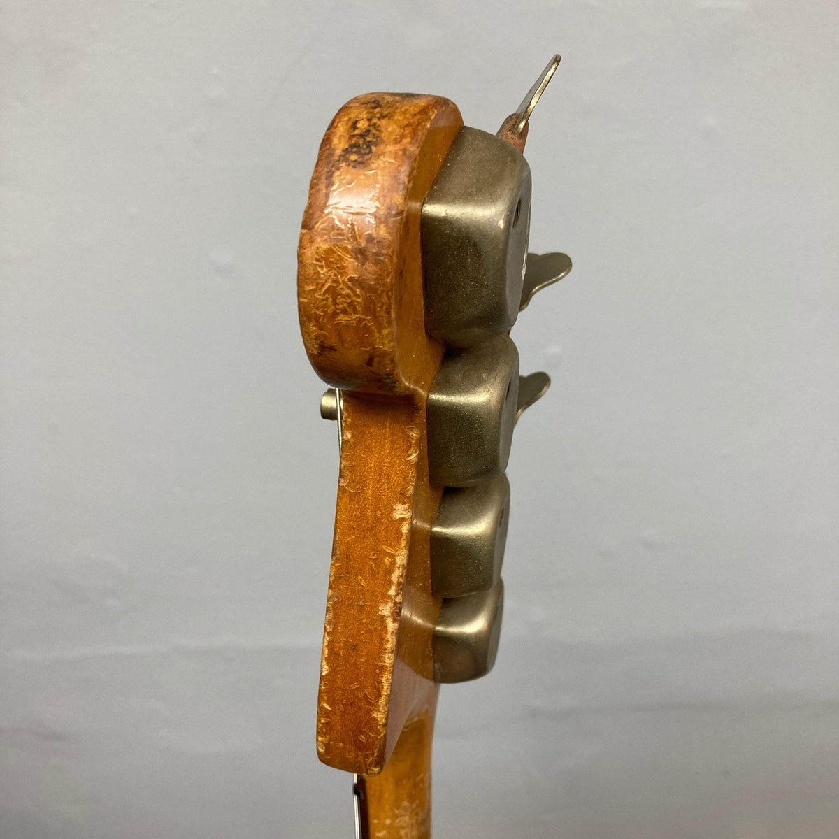 Hagstrom HII-B Mid-1960s red bass headstock, showcasing original closed-gear tuners, emblematic of vintage craftsmanship and unique Scandinavian design.