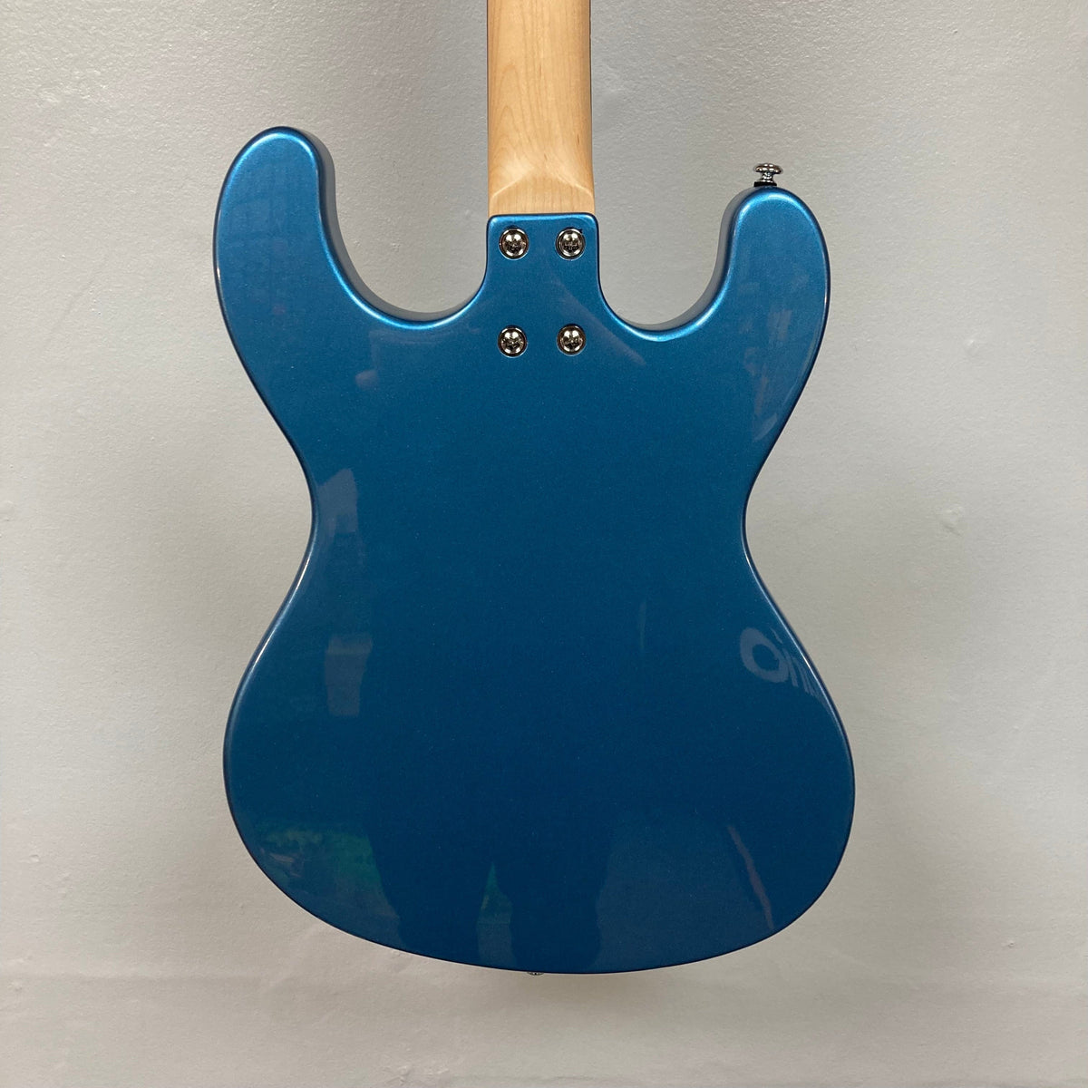 Harley Benton MR-Classic Vintage Metallic Blue Gloss Electric Guitar with wooden neck, high-output pickups, and ergonomic design.
