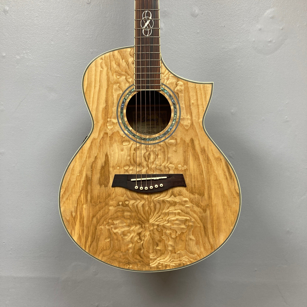 Ibanez EW20ASE w/Case Used Consign