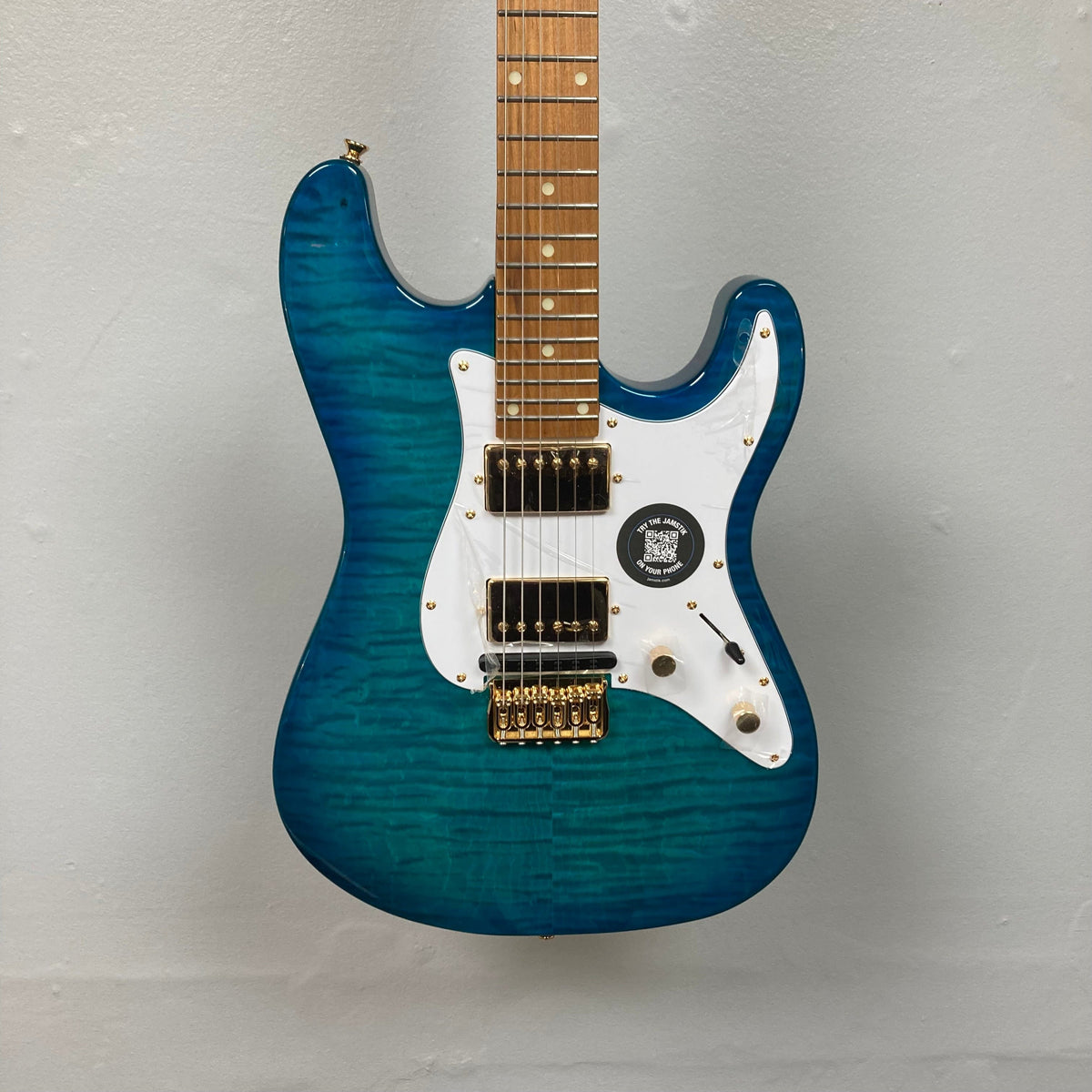 Jamstik Deluxe MIDI Blue Guitar w/Case featuring 24 frets, HH Pickup, and hardtail bridge, ideal for music producers and guitarists.