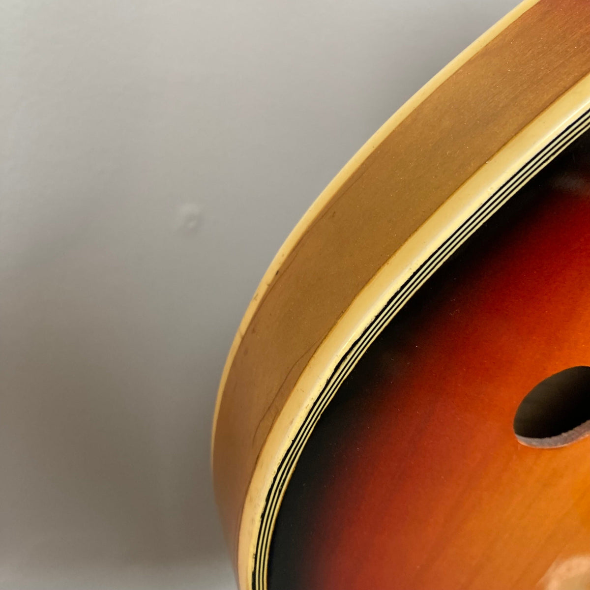 Close-up of the Kingston Semi-Hollowbody guitar in 1960s Vintage Burst finish, highlighting its semi-hollow design and vintage aesthetic.