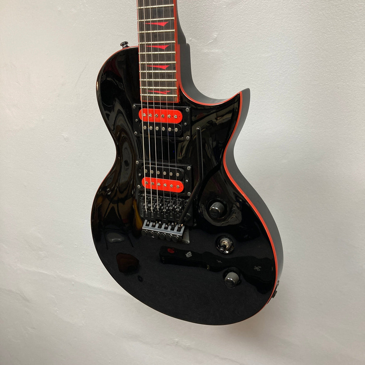 Kramer Assault 220 FR Black w/Case Used Consign