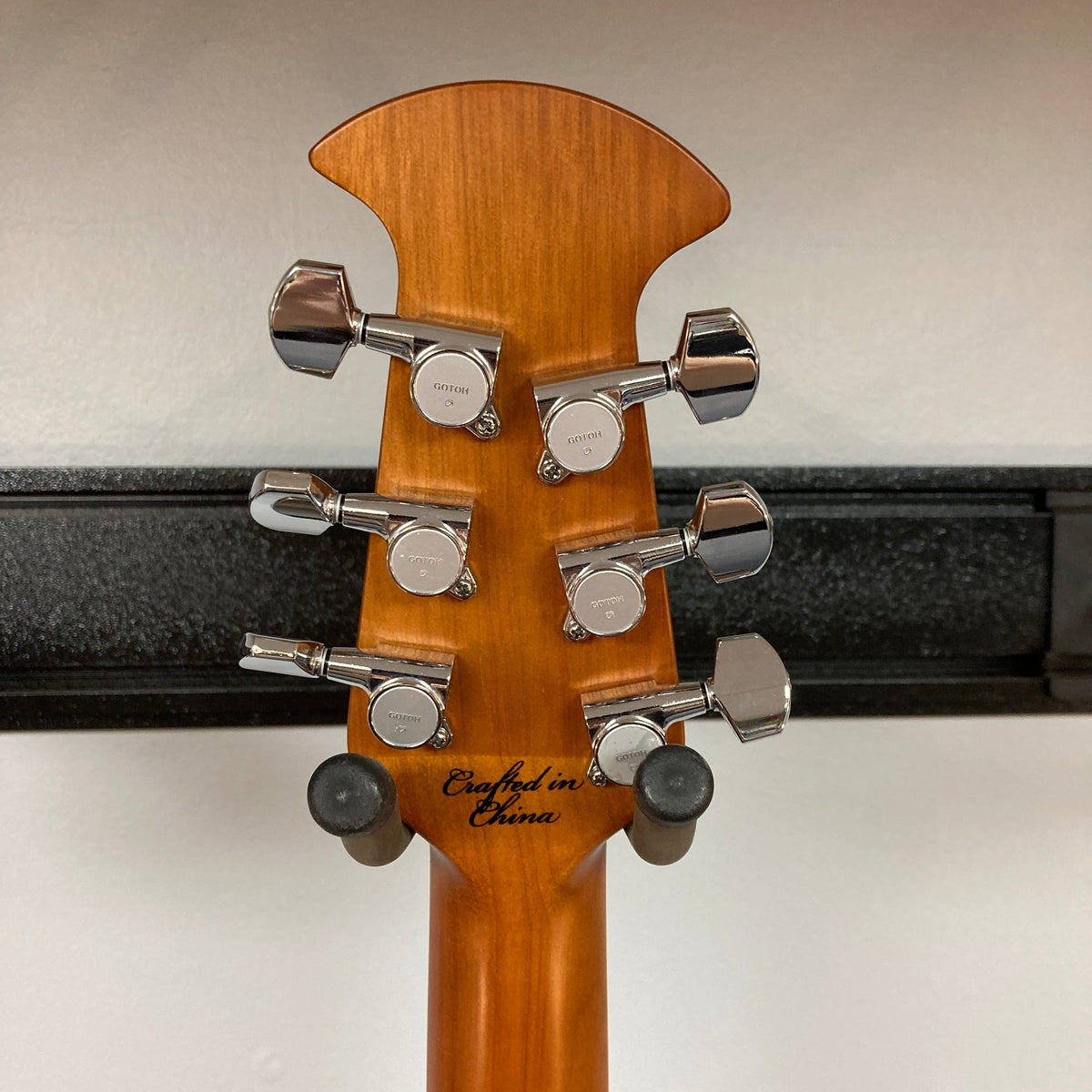 Ovation CE48P Celebrity Elite Plus w/ Ovation Fitted Hardshell Case