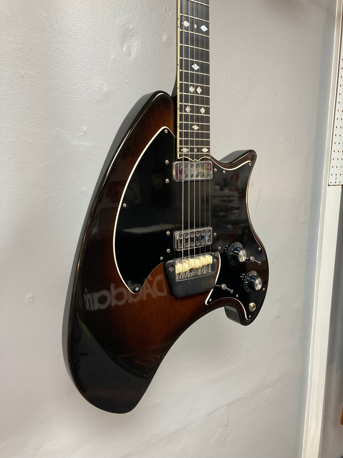 Ovation Deacon 1973-1975 - Sunburst Electric Guitar, vintage condition with visible strings and pickguard, highlighting minor wear and original case.