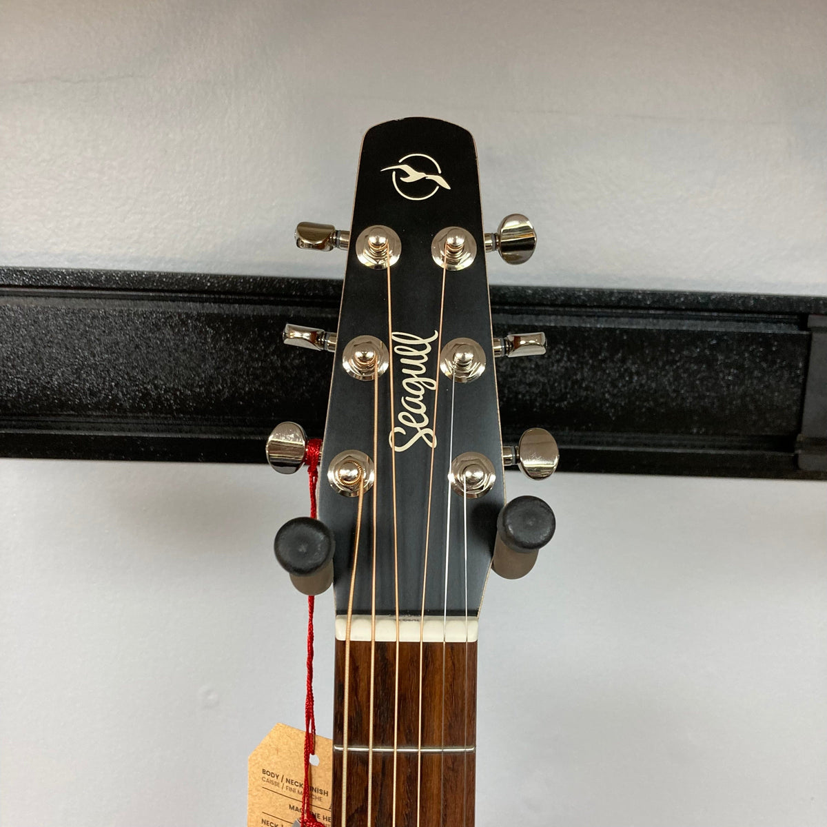 Seagull Entourage Mini Jumbo Rustic Burst MJ w/Gigbag, featuring detailed wood grain, cream binding, and robust sound profile.