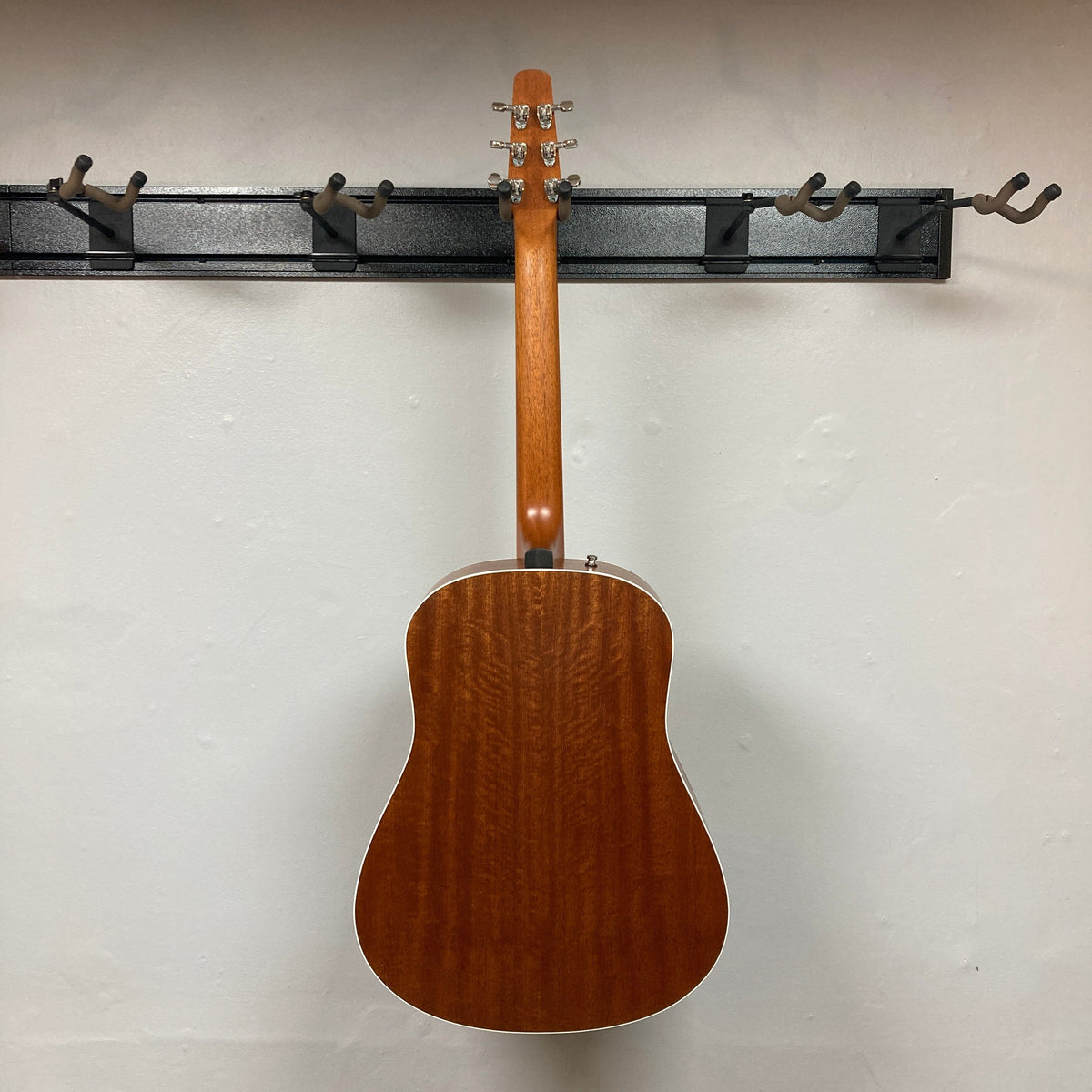 Seagull Maritime SWS Natural SG Acoustic/Electric Guitar w/Stagg Hard Case consign/used