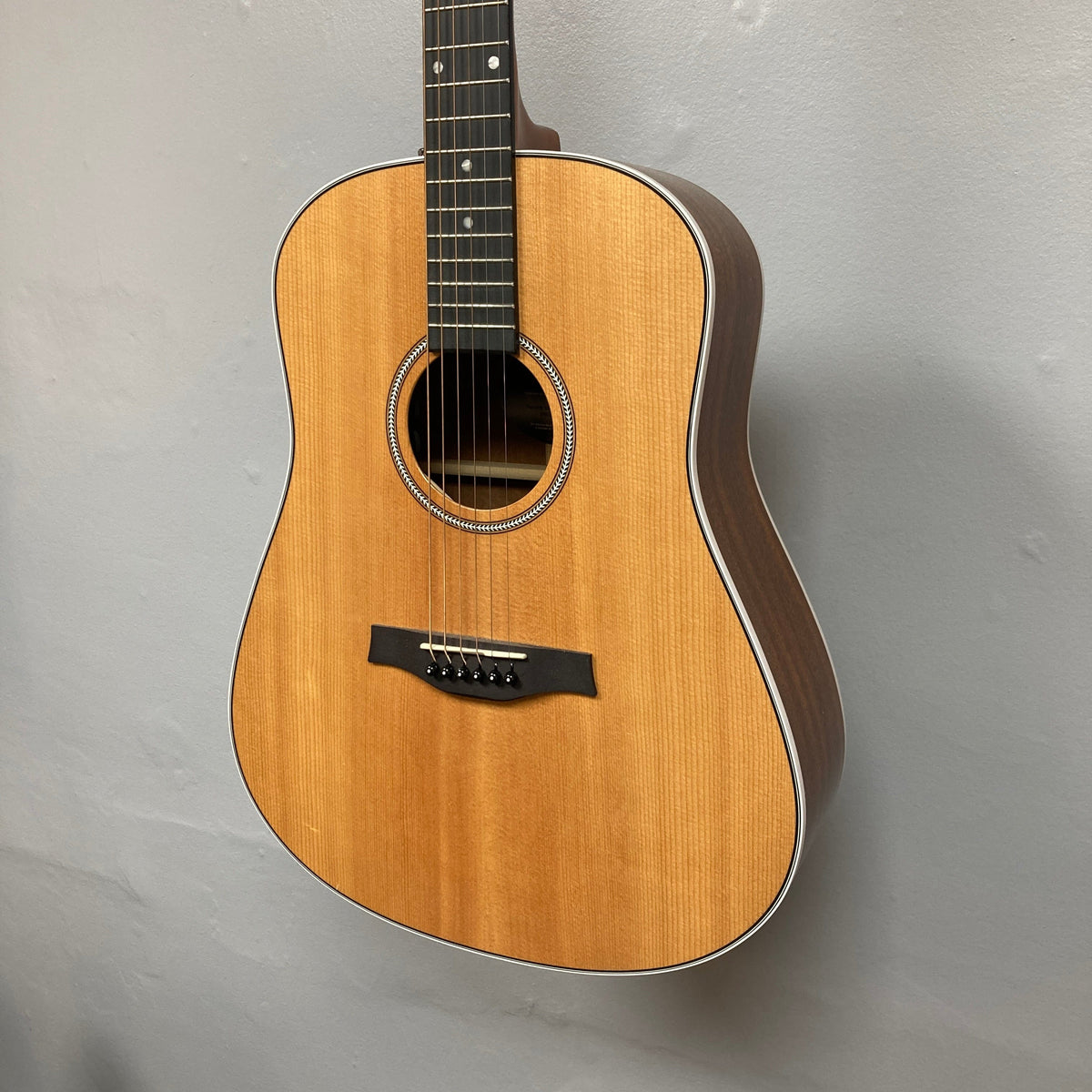 Seagull Maritime SWS Natural SG Acoustic/Electric Guitar w/Stagg Hard Case consign/used