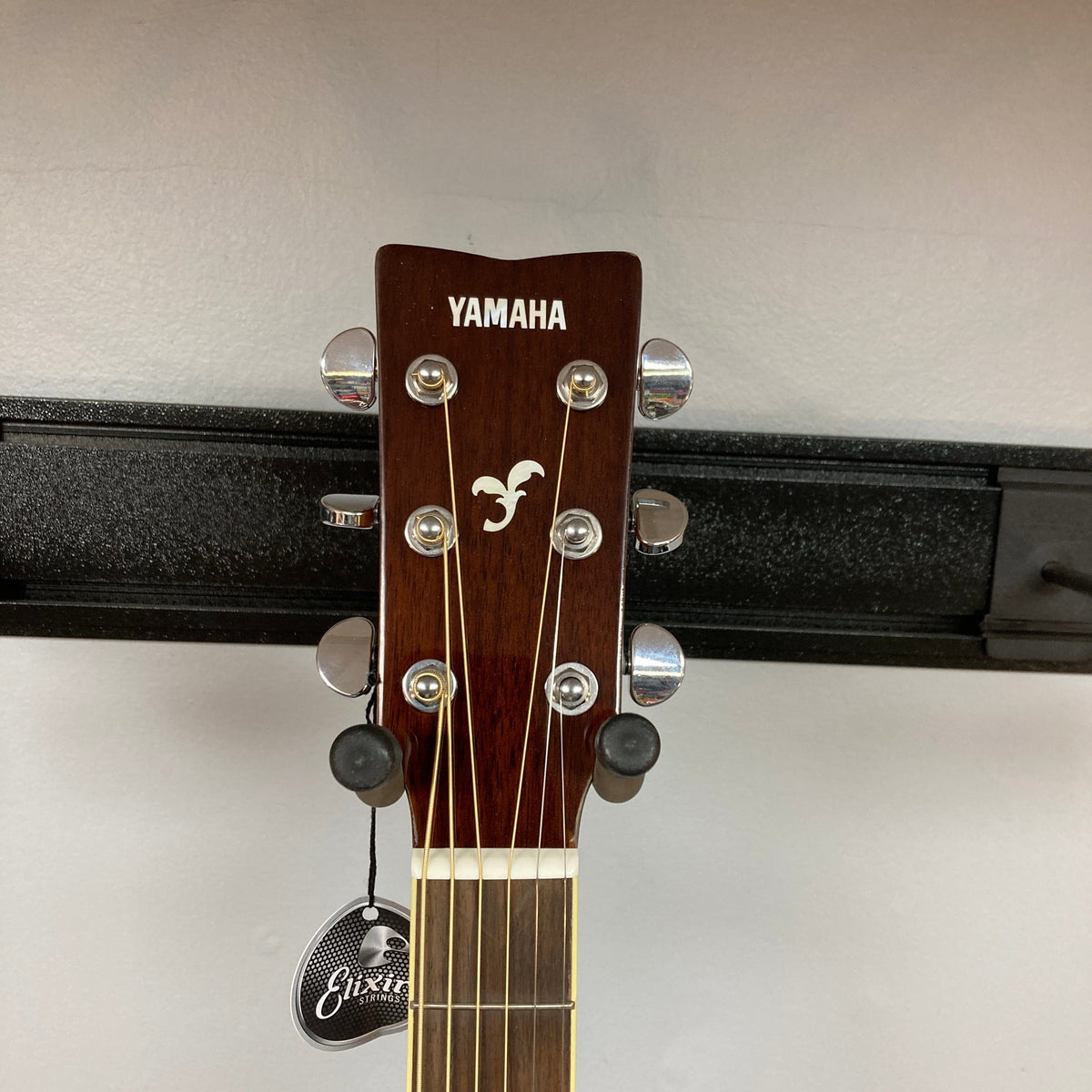 Yamaha Vintage Tint FS Cutaway Transacoustic Guitar