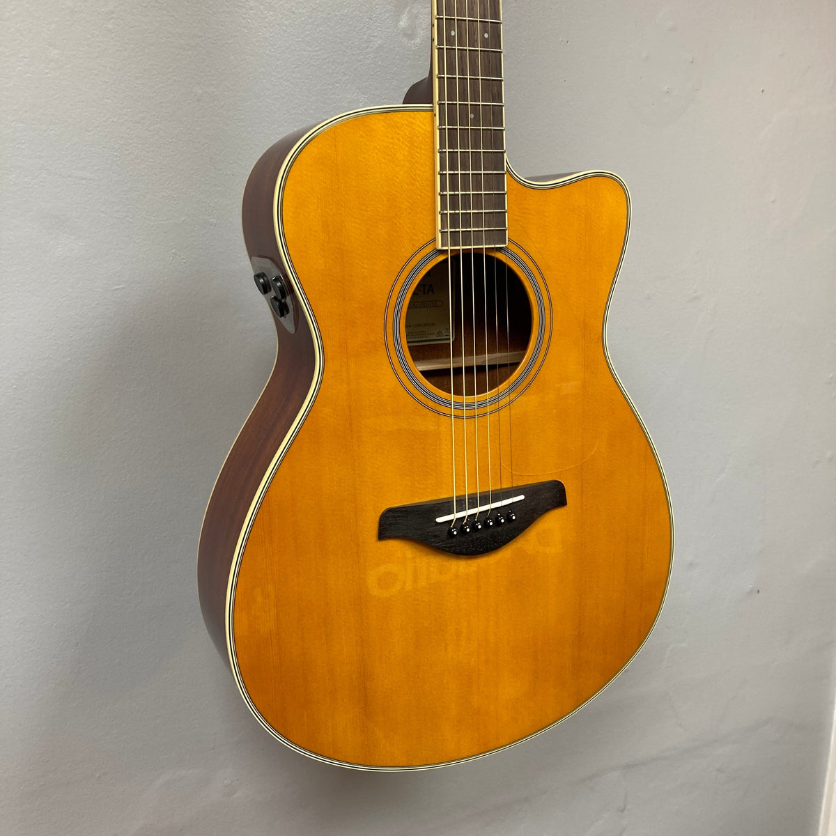 Yamaha Vintage Tint FS Cutaway Transacoustic Guitar