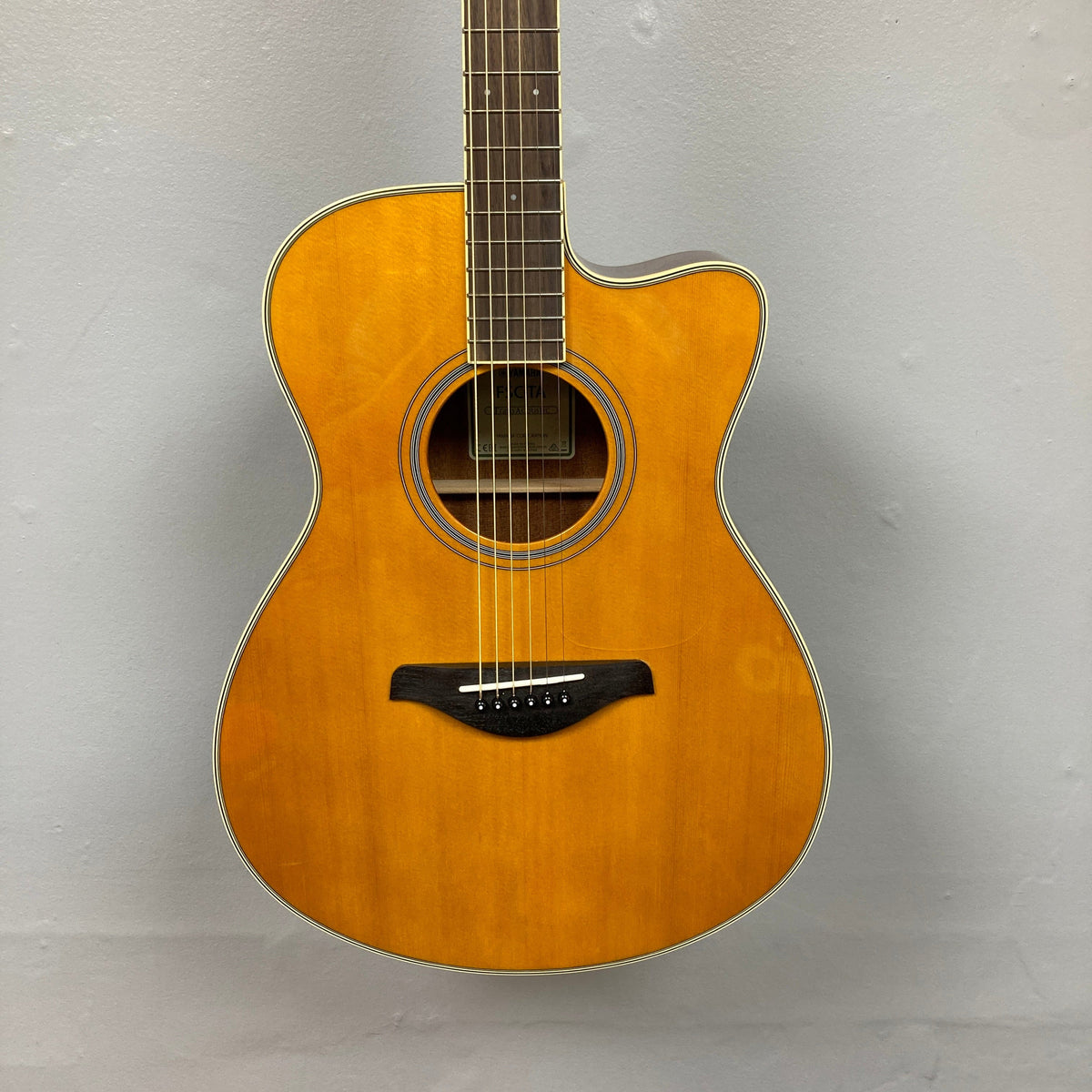 Yamaha Vintage Tint FS Cutaway Transacoustic Guitar