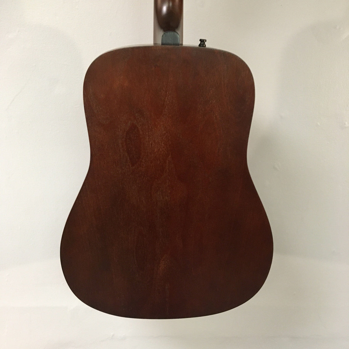 Art & Lutherie Americana Bourbon Burst acoustic-electric guitar, showcasing close-up of wood craftsmanship and strings, highlighting its sturdy build and integrated electronics.