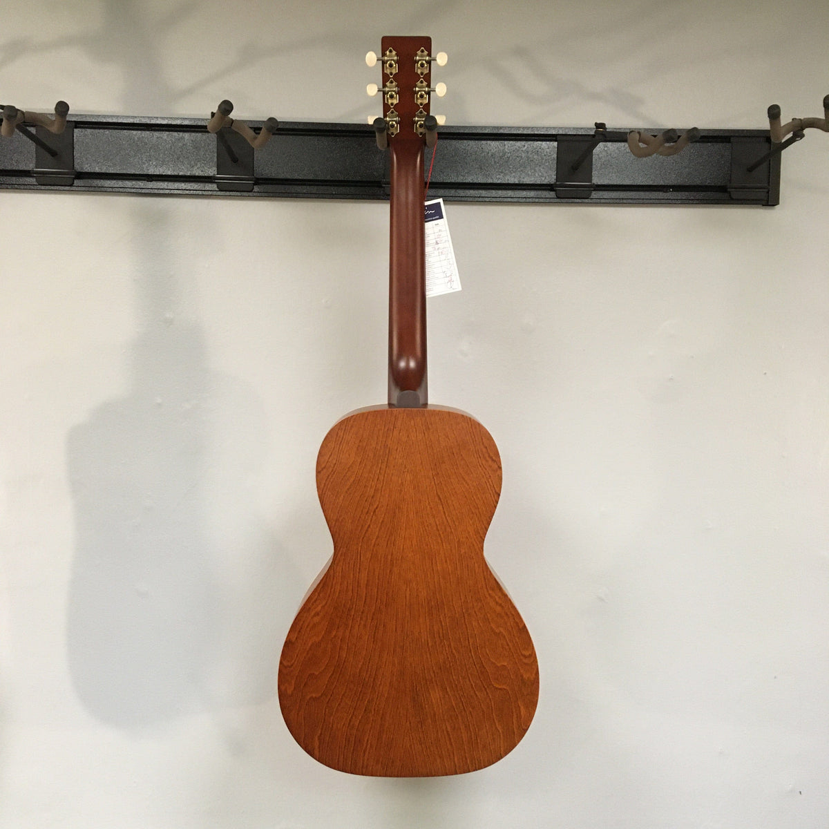 Art & Lutherie Roadhouse Q-Discrete Havana Brown Guitars...