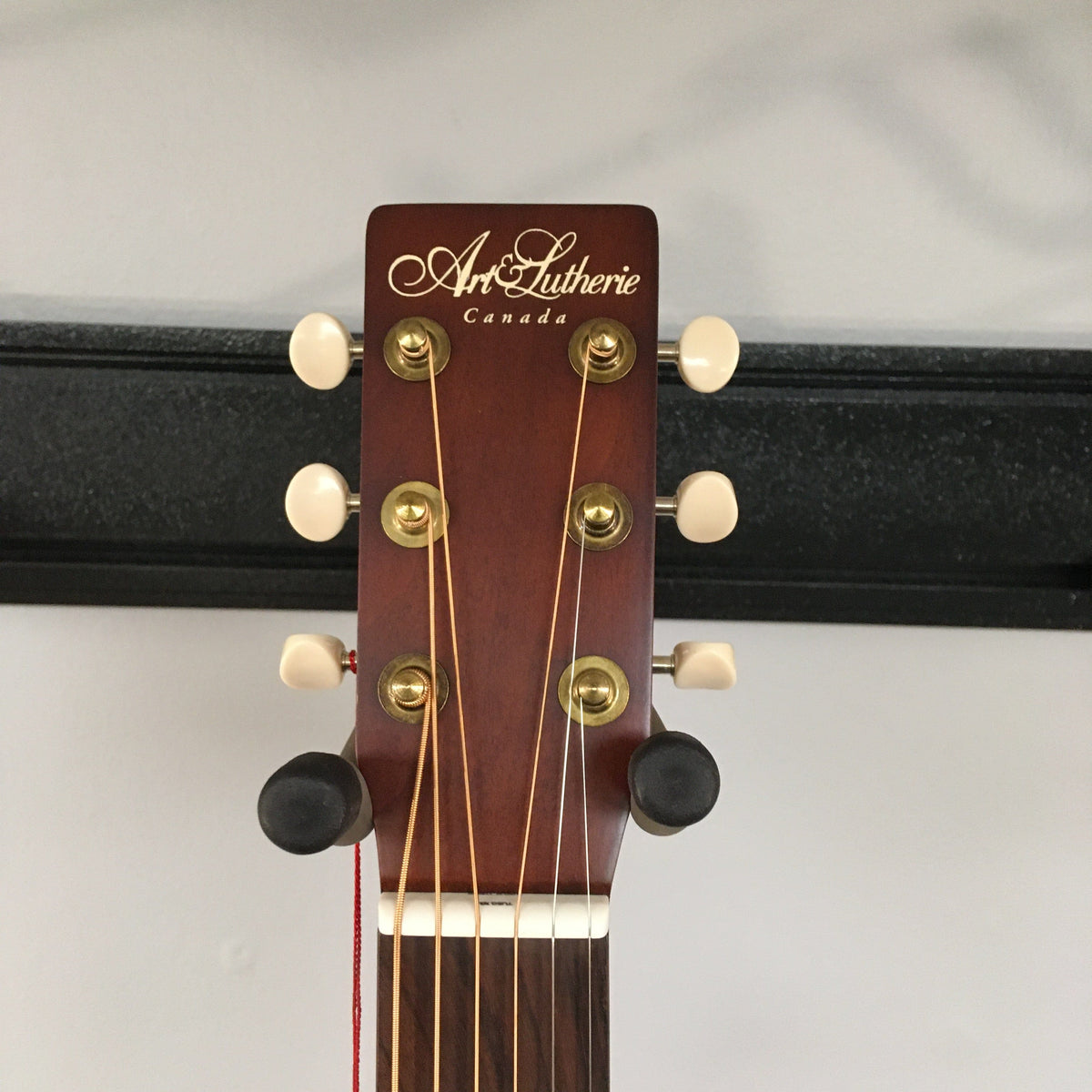 Art & Lutherie Roadhouse Q-Discrete Havana Brown Guitars...