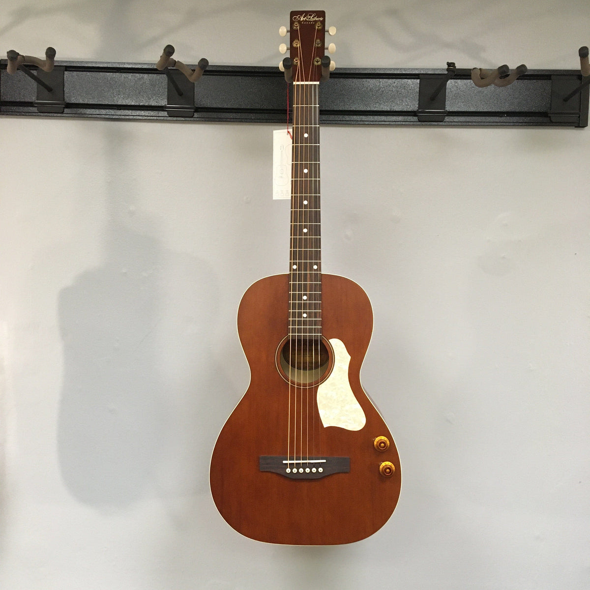 Art & Lutherie Roadhouse Q-Discrete Havana Brown Guitars...