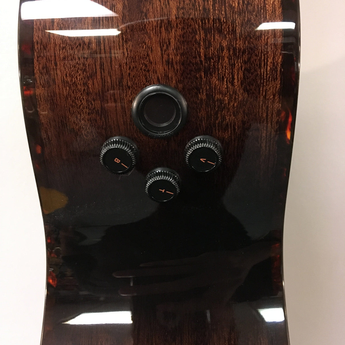 Close-up of three control knobs and an input jack on the glossy, dark wood Breedlove Performer Pro Concerto Aged Toner body, designed for exceptional acoustic tone; includes Gator gigbag.