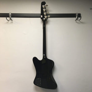 Epiphone Thunderbird Vintage PRO Bass Black, displayed on a wall, showcasing its sleek design and iconic 1960s style.